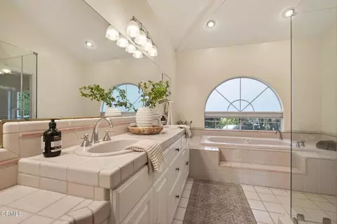 Bath - 420 Andrew Dr, Ojai, CA 93023 photo 2 of 4