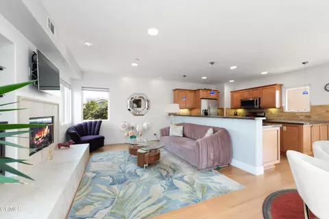 Living - 5442 Driftwood St, Oxnard, CA 93035 photo 1 of 4
