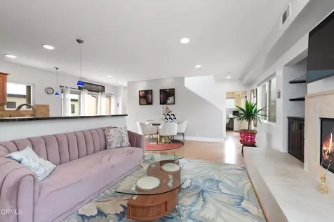 Living - 5442 Driftwood St, Oxnard, CA 93035 photo 4 of 4