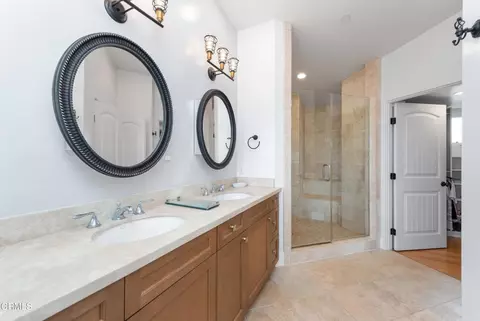 Bath - 5442 Driftwood St, Oxnard, CA 93035 photo 5 of 6