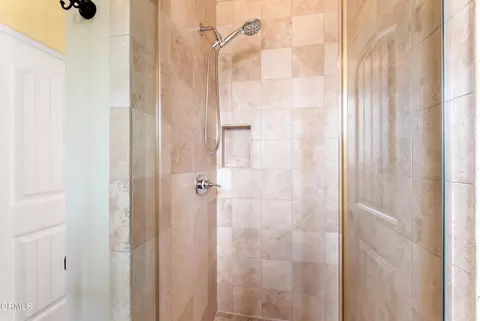 Bath - 5442 Driftwood St, Oxnard, CA 93035 photo 3 of 6