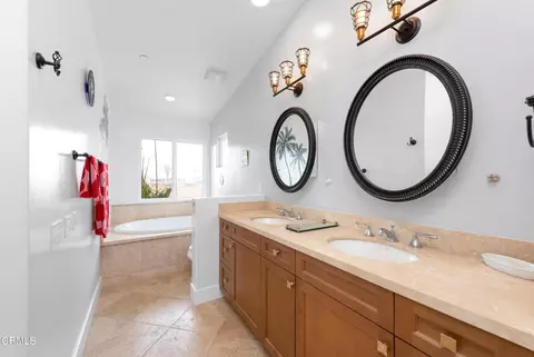 Bath - 5442 Driftwood St, Oxnard, CA 93035 photo 4 of 6