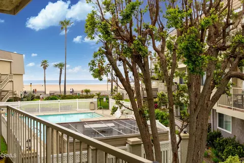 246 E Surfside Dr, Port Hueneme, CA 93041