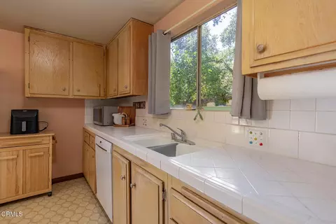Kitchen - 1264 Ferrara Dr, Ojai, CA 93023 photo 2 of 3