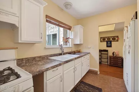 Kitchen - 883 Moreno Dr, Ojai, CA 93023 photo 6 of 6