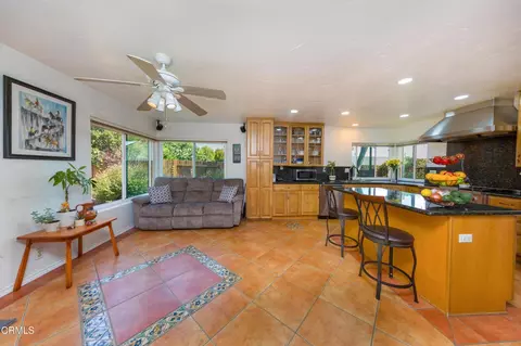 Kitchen - 1374 Saddleback Trl, Camarillo, CA 93012 photo 4 of 4