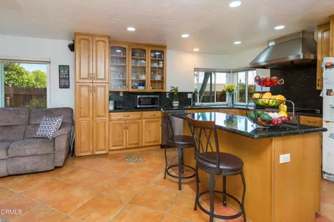 Kitchen - 1374 Saddleback Trl, Camarillo, CA 93012 photo 2 of 4