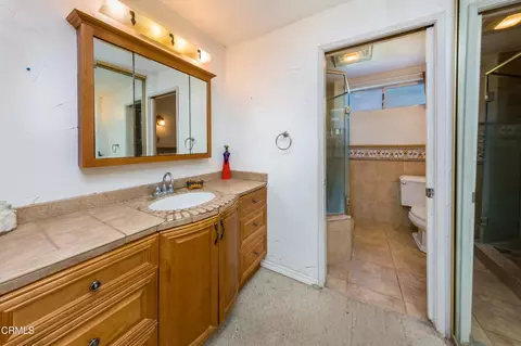 Bath - 1374 Saddleback Trl, Camarillo, CA 93012 photo 1 of 3