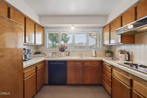 Kitchen - 5000 Halsey Way, Oxnard, CA 93033 photo 2 of 4