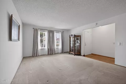Living - 5000 Halsey Way, Oxnard, CA 93033 photo 1 of 5