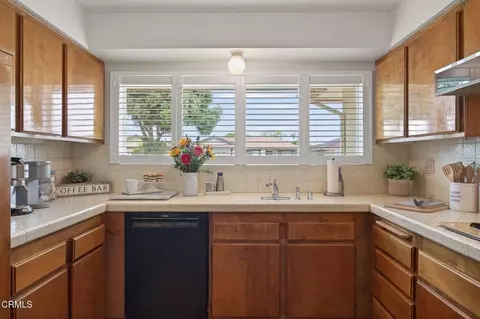 Kitchen - 5000 Halsey Way, Oxnard, CA 93033 photo 3 of 4