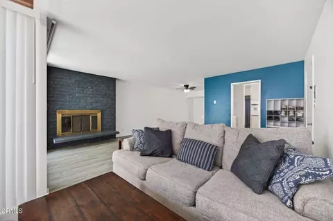 Living - 1335 Edgewood Way, Oxnard, CA 93030 photo 2 of 3