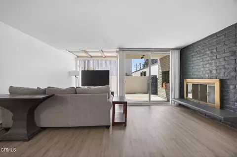 Living - 1335 Edgewood Way, Oxnard, CA 93030 photo 1 of 3