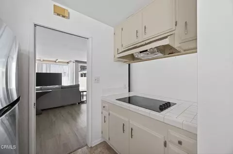 Kitchen - 1335 Edgewood Way, Oxnard, CA 93030 photo 3 of 6