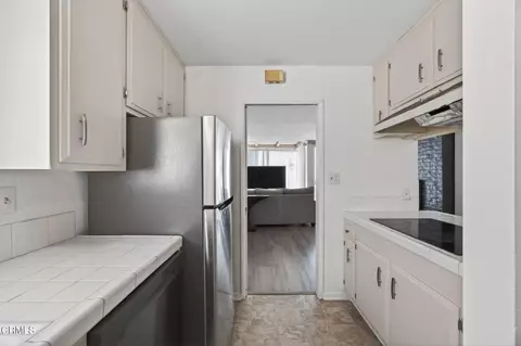 Kitchen - 1335 Edgewood Way, Oxnard, CA 93030 photo 4 of 6