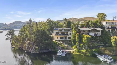 2112 Trentham Rd, Lake Sherwood, CA 91361