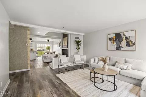 Living - 2835 Harbor Blvd, Oxnard, CA 93035 photo 2 of 6