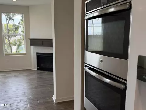 Kitchen - 4020 Tradewinds Dr, Oxnard, CA 93035 photo 4 of 4