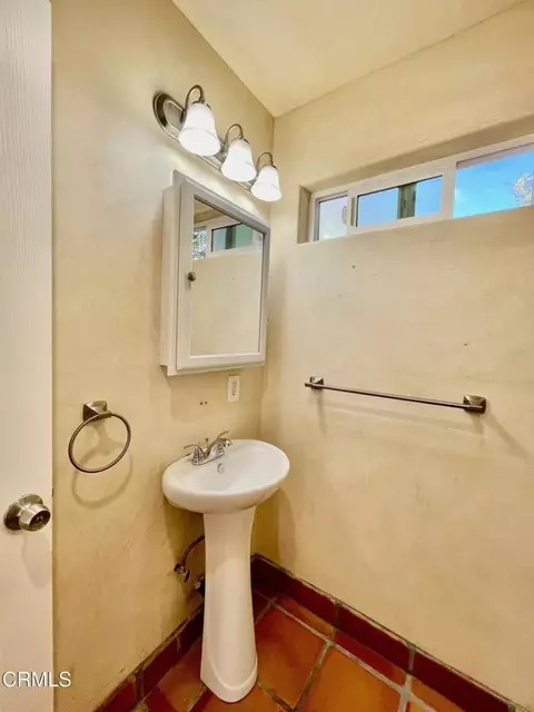 Bath - 211 Fox St, Ojai, CA 93023 photo 3 of 5