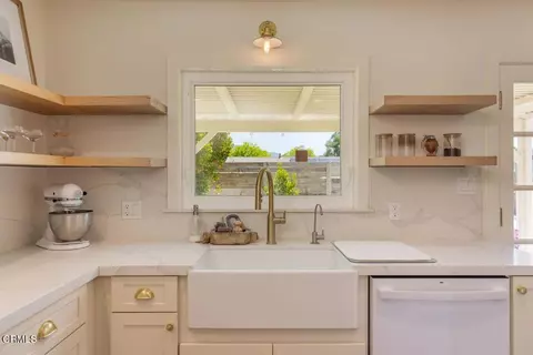 Kitchen - 1402 Drown Ave, Ojai, CA 93023 photo 5 of 7