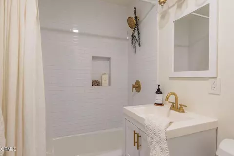 Bath - 1402 Drown Ave, Ojai, CA 93023 photo 5 of 5