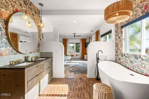 Bath - 920 El Centro St, Ojai, CA 93023 photo 2 of 5