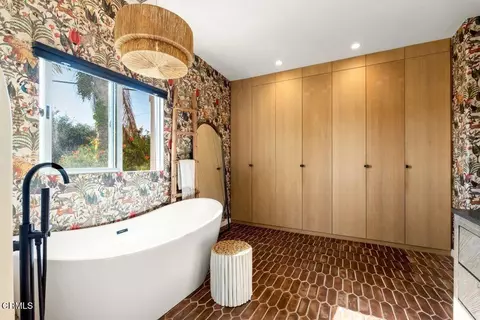 Bath - 920 El Centro St, Ojai, CA 93023 photo 1 of 5