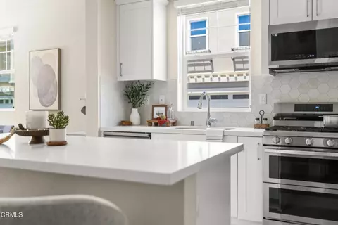 Kitchen - 749 Winchester Dr, Oxnard, CA 93030 photo 4 of 5