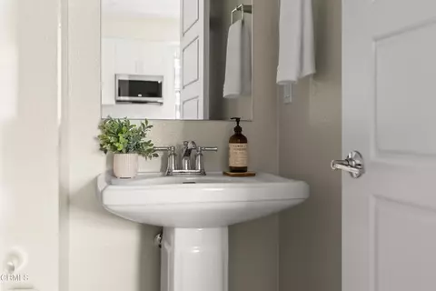 Bath - 749 Winchester Dr, Oxnard, CA 93030 photo 1 of 10