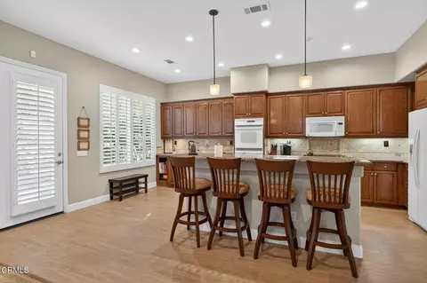 Kitchen - 2023 Alborada Dr, Camarillo, CA 93010 photo 5 of 8