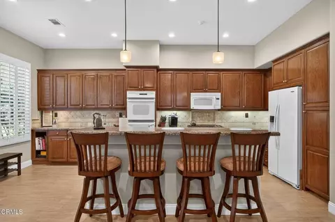 Kitchen - 2023 Alborada Dr, Camarillo, CA 93010 photo 4 of 8