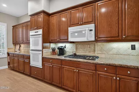 Kitchen - 2023 Alborada Dr, Camarillo, CA 93010 photo 8 of 8