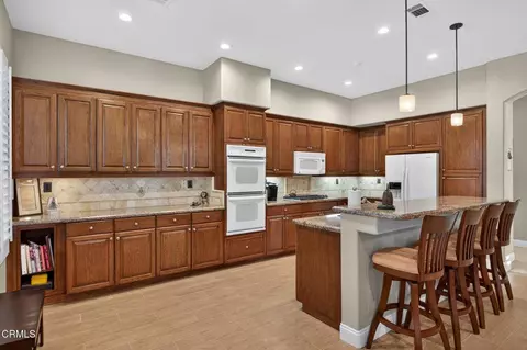 Kitchen - 2023 Alborada Dr, Camarillo, CA 93010 photo 6 of 8