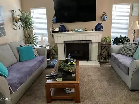 Living - 608 Holly Ave, Oxnard, CA 93036 photo 2 of 4