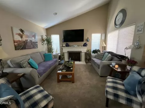 Living - 608 Holly Ave, Oxnard, CA 93036 photo 3 of 4