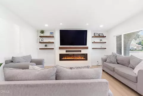Living - 3090 Net Ct, Oxnard, CA 93035 photo 2 of 2