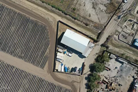 907 Mission Rock Rd, Santa Paula, CA 93060