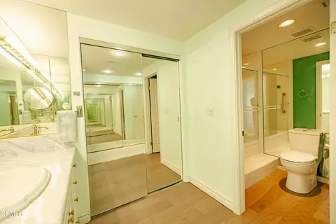 Bath - 2145 Kingsbridge Way, Oxnard, CA 93035 photo 2 of 3