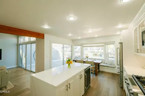 Kitchen - 2145 Kingsbridge Way, Oxnard, CA 93035 photo 4 of 6