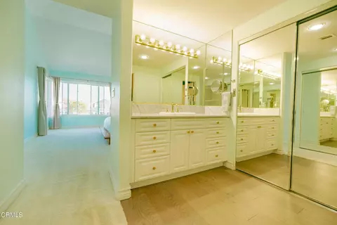 Bath - 2145 Kingsbridge Way, Oxnard, CA 93035 photo 1 of 3