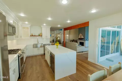 Kitchen - 2145 Kingsbridge Way, Oxnard, CA 93035 photo 5 of 6