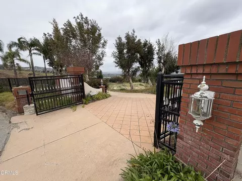 690 Corriente Ct, Camarillo, CA 93010 photo 2