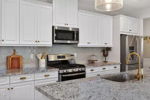 Kitchen - 541 Owens River Dr, Oxnard, CA 93036 photo 3 of 6