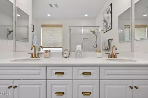 Bath - 541 Owens River Dr, Oxnard, CA 93036 photo 3 of 9
