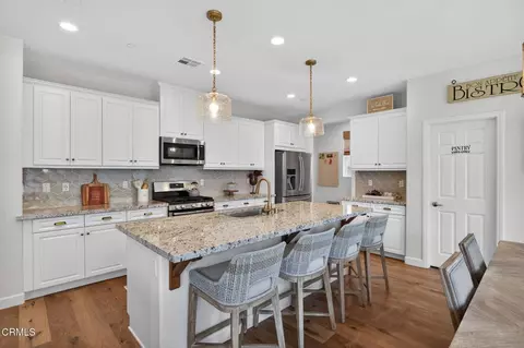 Kitchen - 541 Owens River Dr, Oxnard, CA 93036 photo 4 of 6