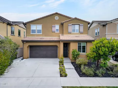 541 Owens River Dr, Oxnard, CA 93036