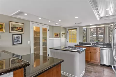 Kitchen - 20476 Old Town Rd, Tehachapi, CA 93561 photo 2 of 5