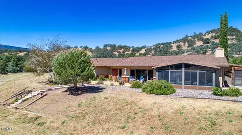 20476 Old Town Rd, Tehachapi, CA 93561