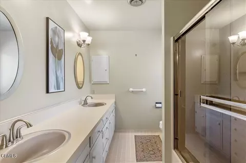 Bath - 20476 Old Town Rd, Tehachapi, CA 93561 photo 1 of 2