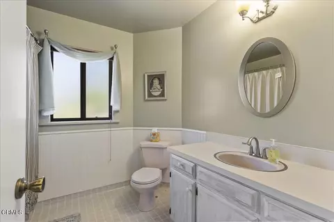 Bath - 20476 Old Town Rd, Tehachapi, CA 93561 photo 2 of 2